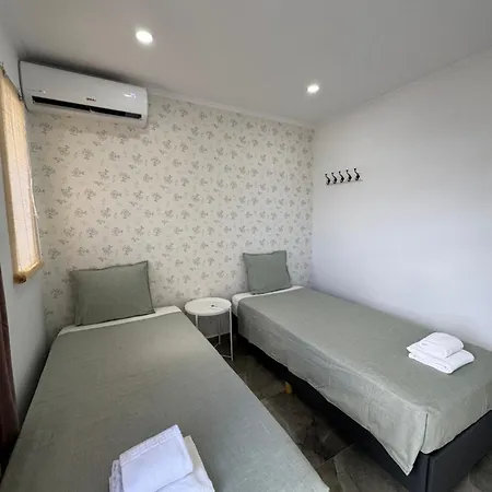 The Strip Oura Apartman *