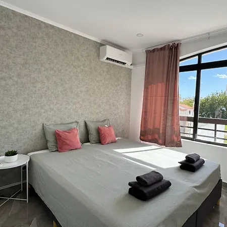 The Strip Oura Daire