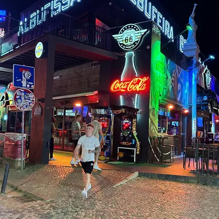 Daire The Strip Oura *