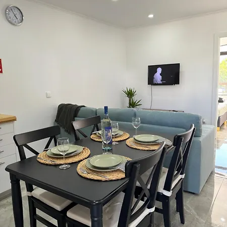 The Strip Oura Αλμπουφέιρα