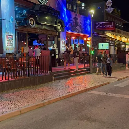 The Strip Oura Αλμπουφέιρα